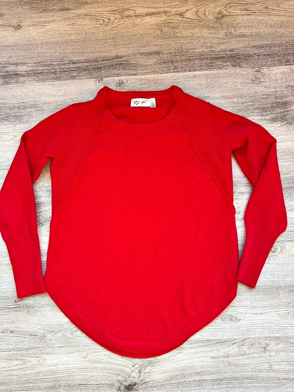 RD style Crew Neck Sweater in Red Size Medium Like New